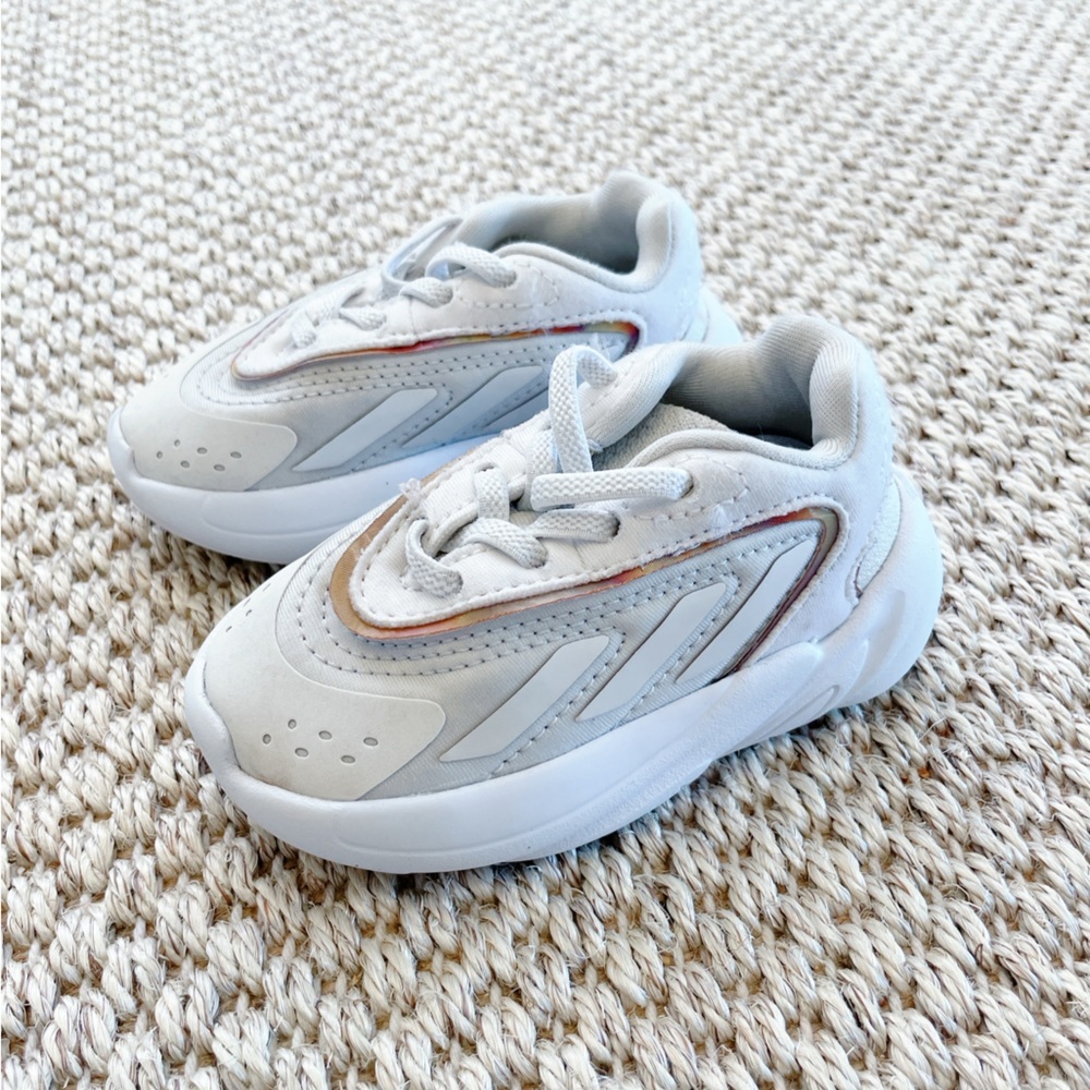 adidas Ozelia ‘White’ Toddler Sneakers Size 5 (TD)